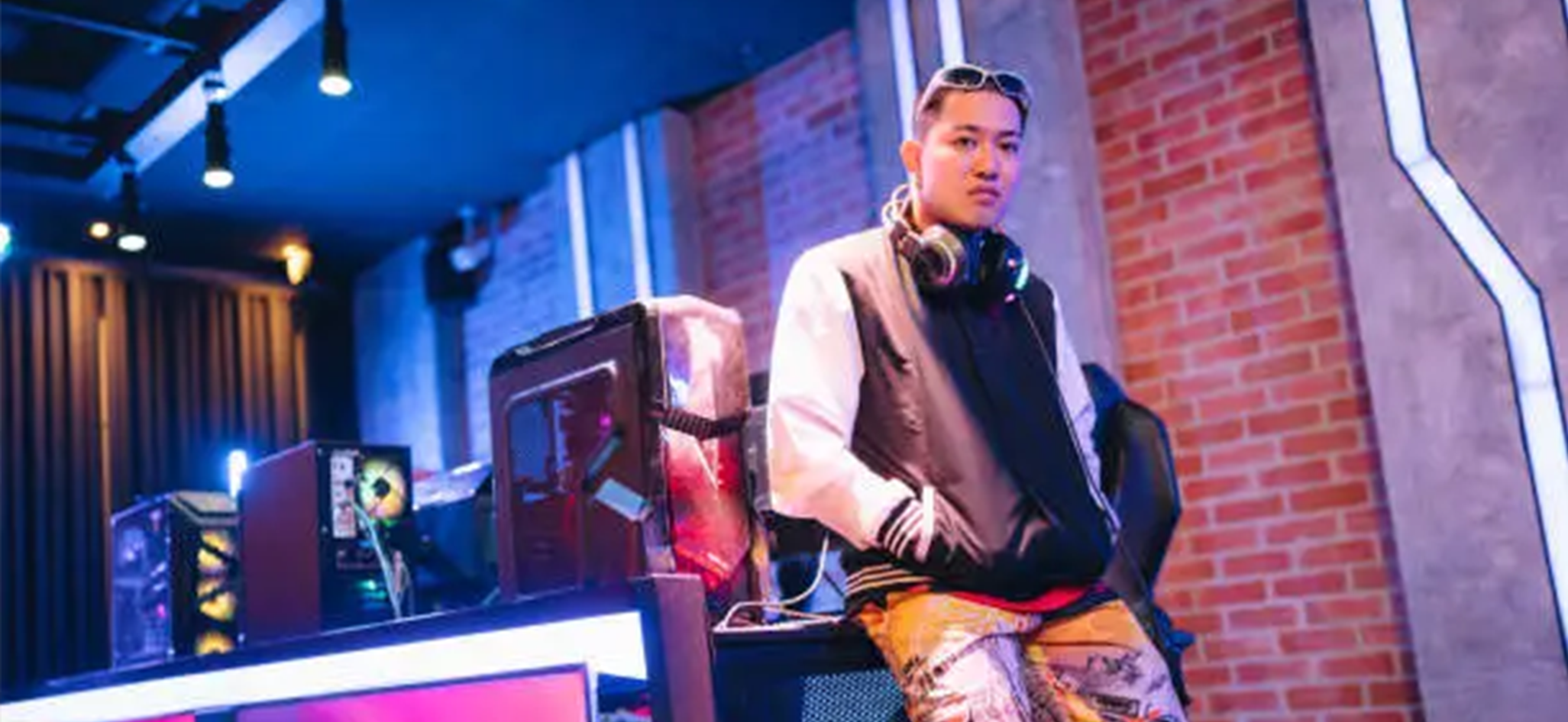 ued体育电竞获奖员工风采展示